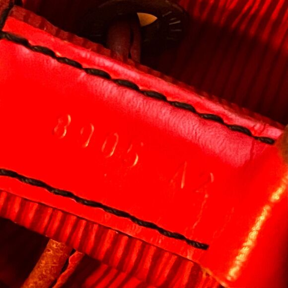 Louis Vuitton Epi Noe Red Bag - Picture 7 of 14